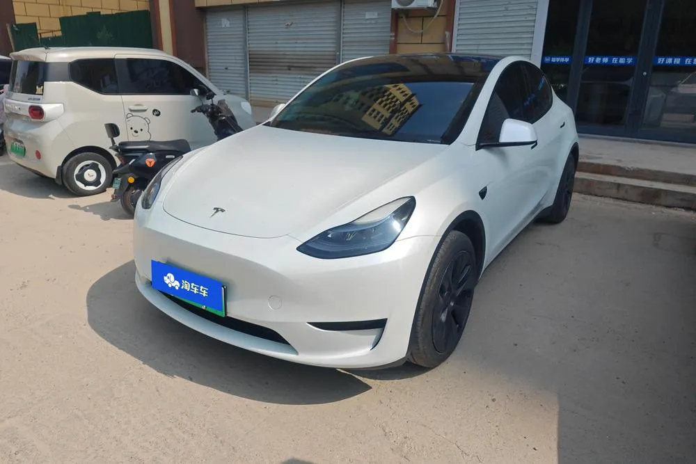 Tesla Model Y, 2024