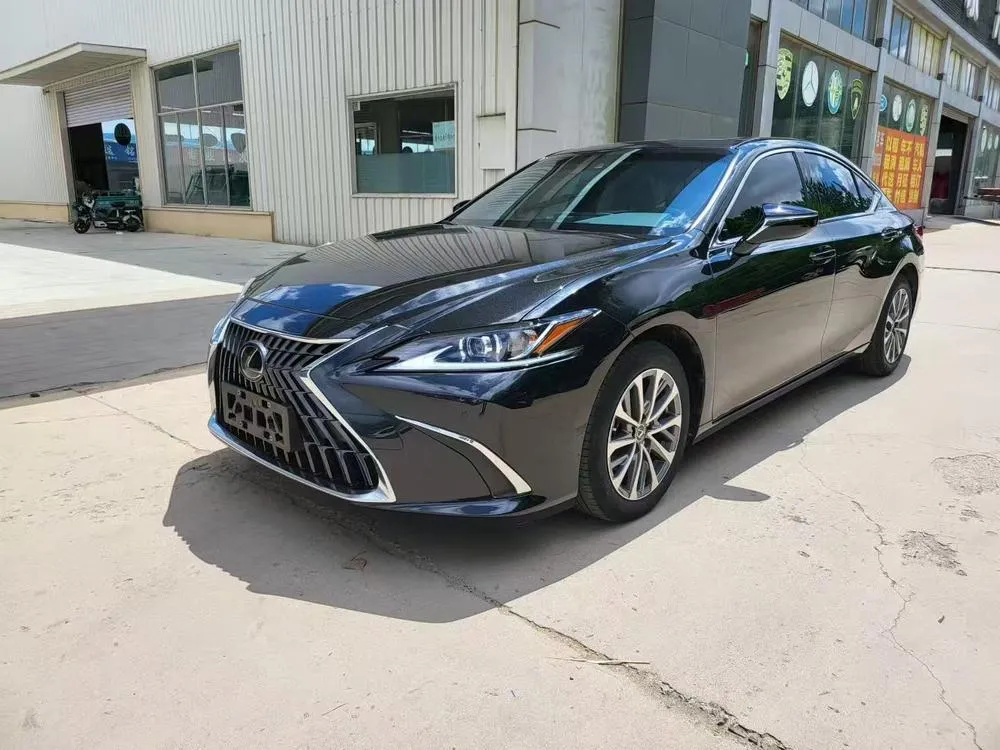 Lexus ES, 2022