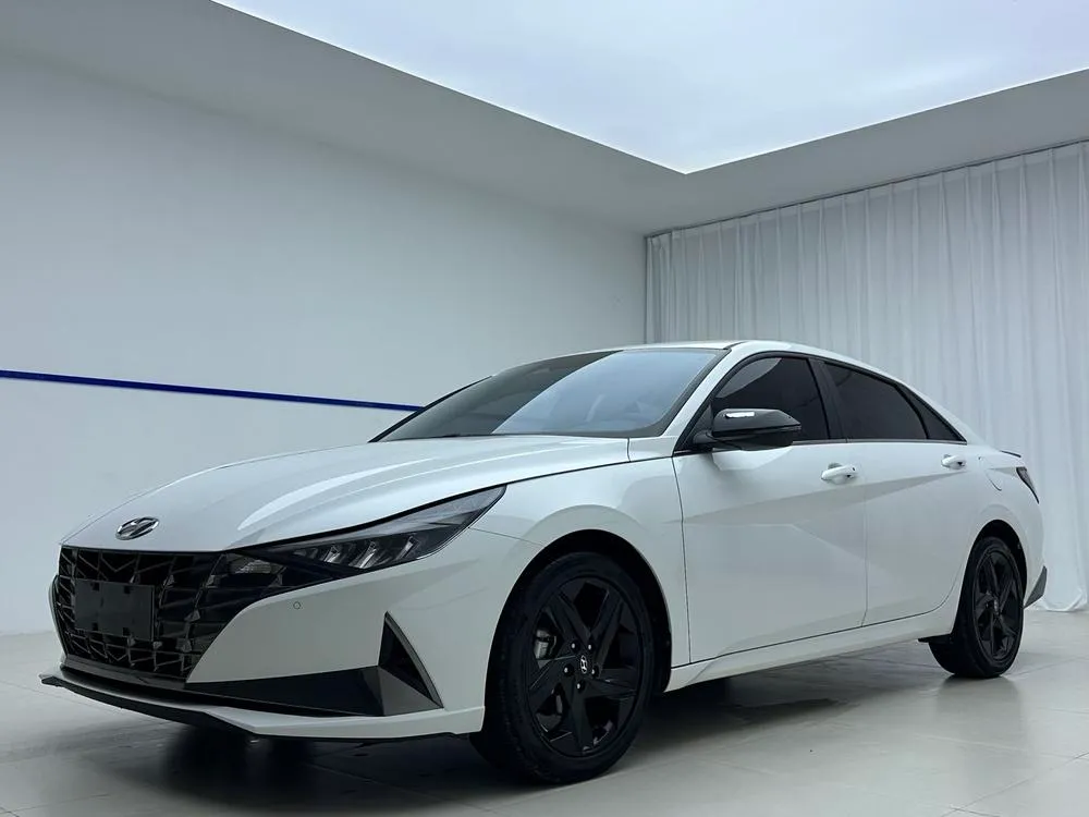 Hyundai Elantra, 2022