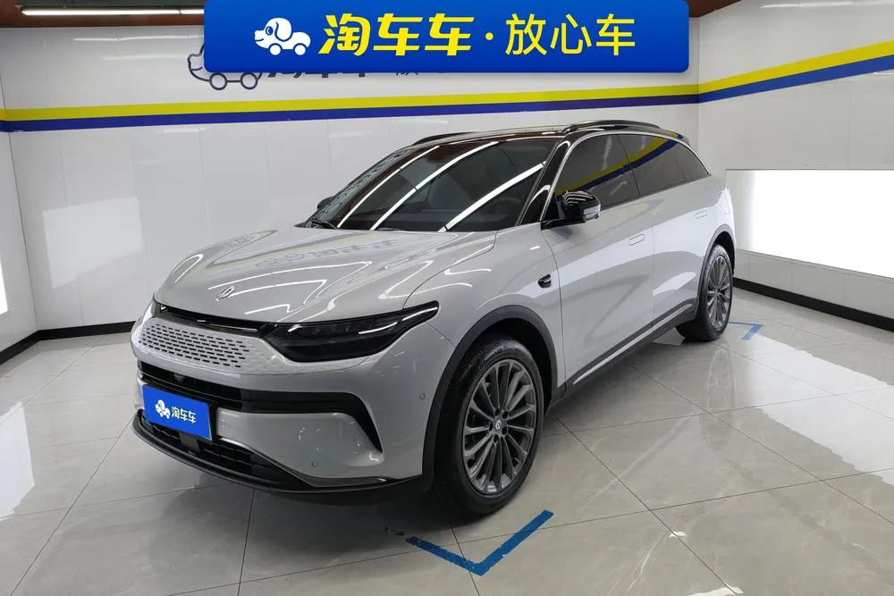 Leapmotor C11 EREV 300 Prestige Edition, 2024 — фото 1