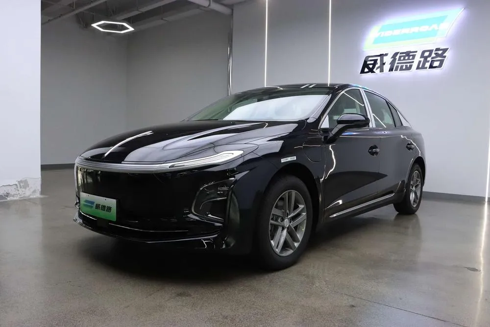 Hongqi E-QM5, 2025