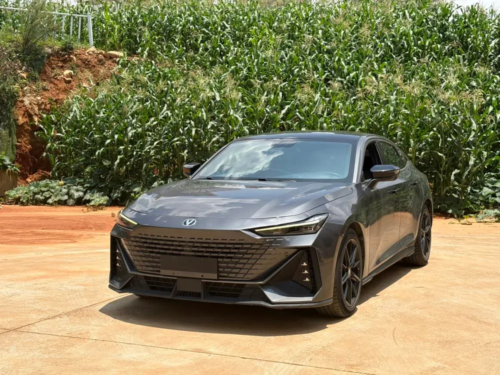 Changan UNI-V 1.5T Navigator Version, 2022 — фото 1