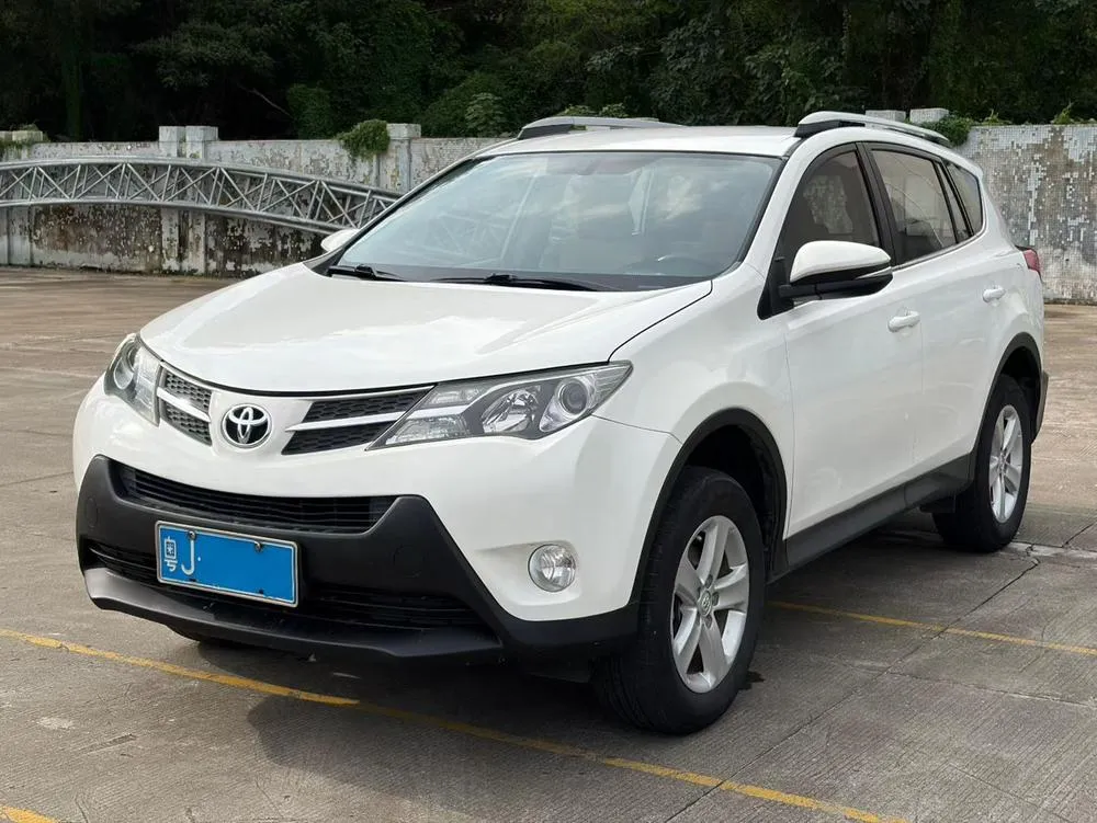 Toyota RAV4 2.0L CVT 2WD Edition, 2013 — фото 1