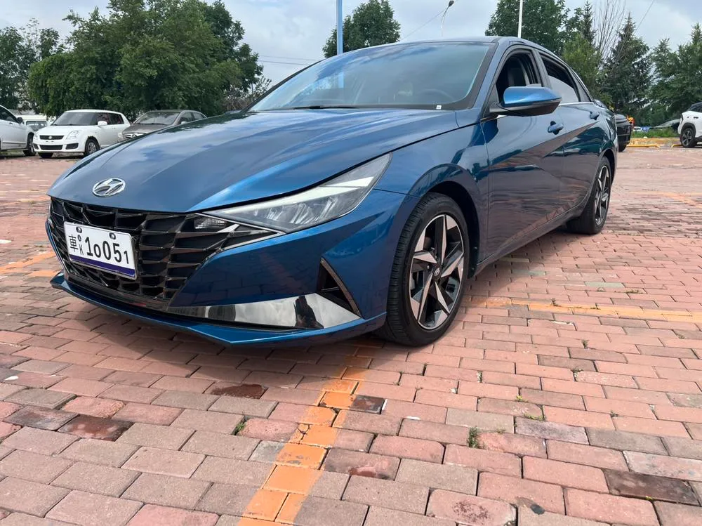 Hyundai Elantra 1.5L CVT LUX Premium Edition, 2022 — фото 1