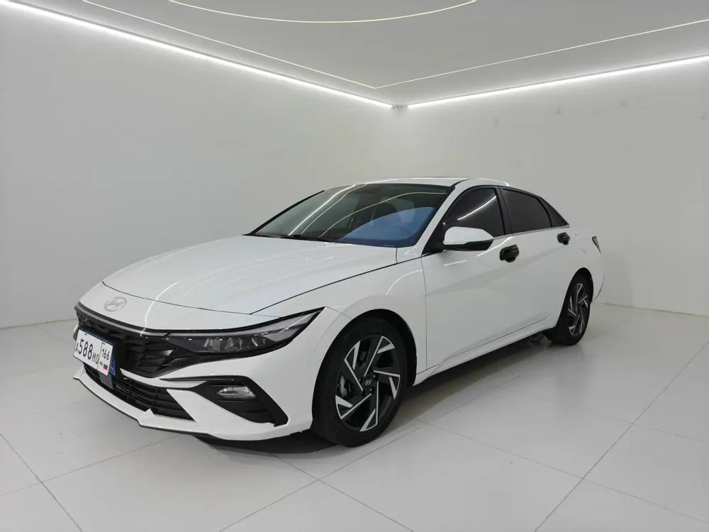 Hyundai Elantra, 2023