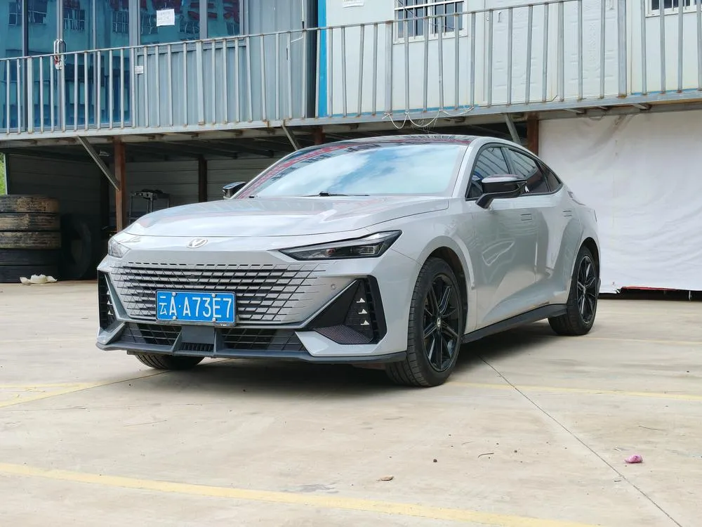Changan UNI-V 1.5T Navigator Version, 2022 — фото 1