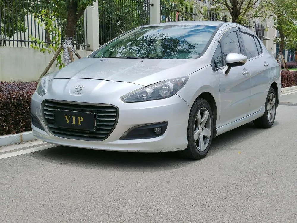 Peugeot 308 1.6L Manual Style Version, 2013 — фото 1