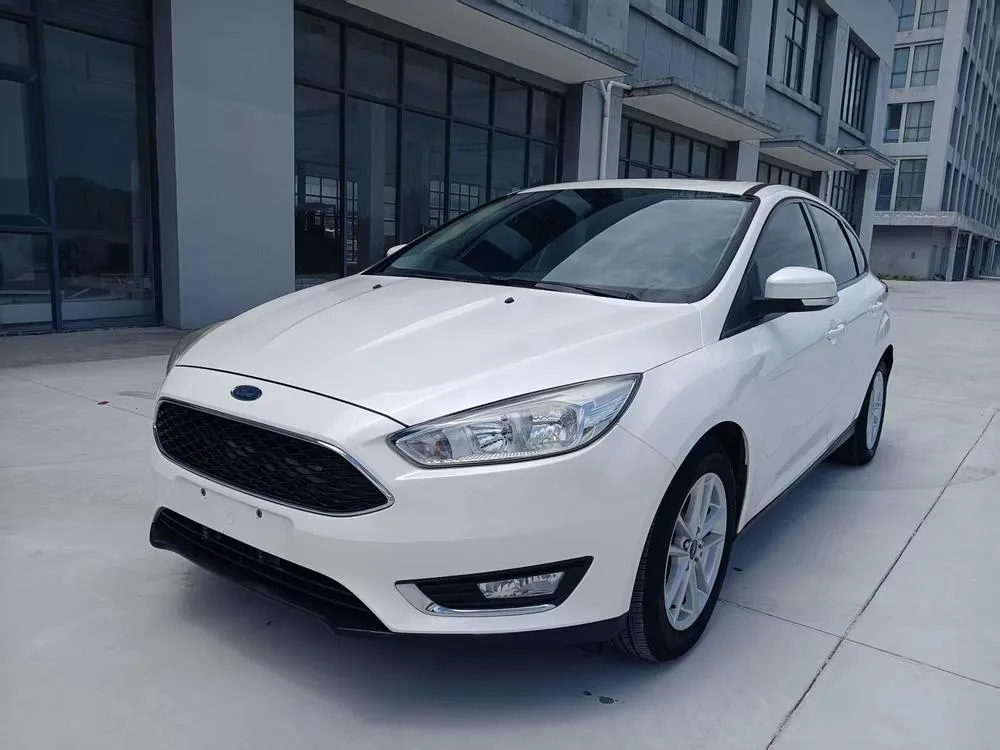 Ford Focus Hatchback 1.6L Auto Style Version, 2015 — фото 1