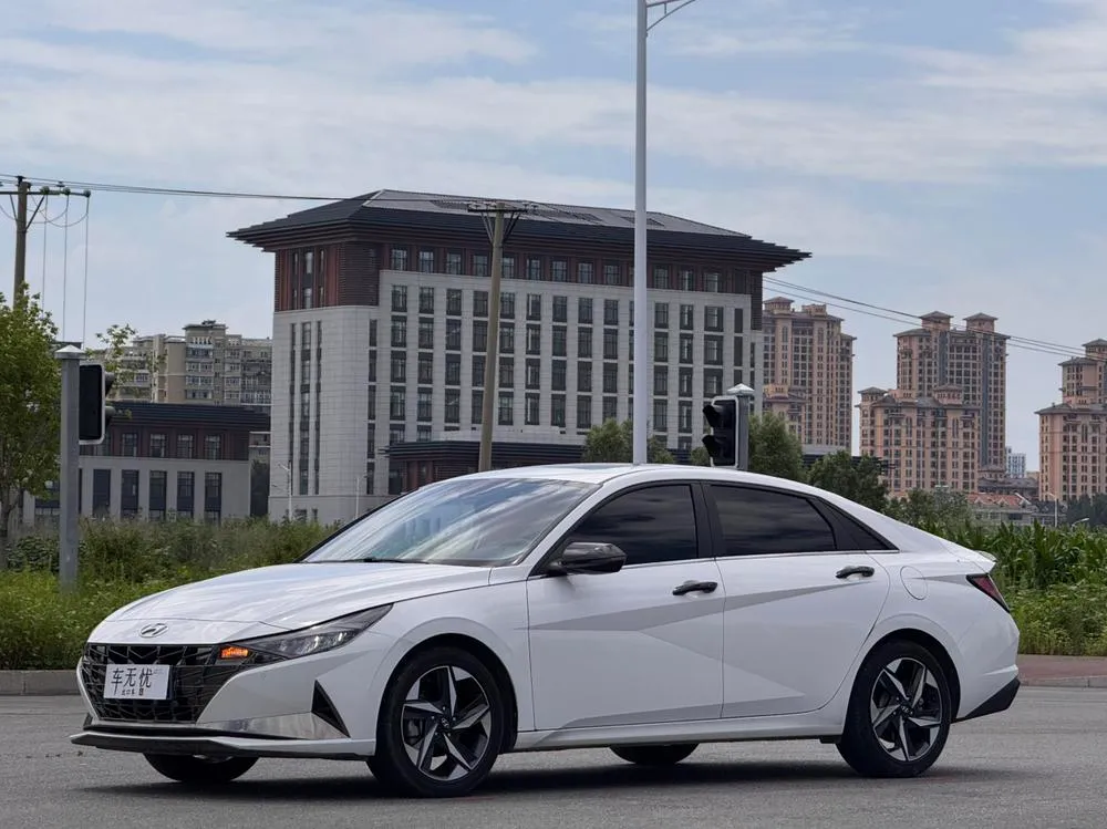 Hyundai Elantra 240TGDi DCT LUX Premium Edition, 2022 — фото 1