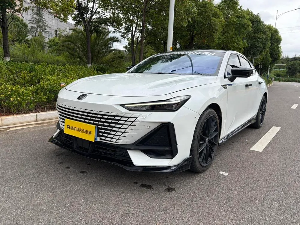 Changan UNI-V 1.5T Prestige Version, 2023 — фото 1
