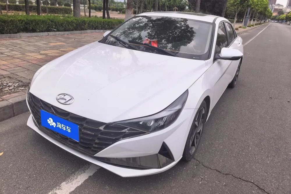 Hyundai Elantra 1.5L CVT LUX Premium Edition, 2022 — фото 1