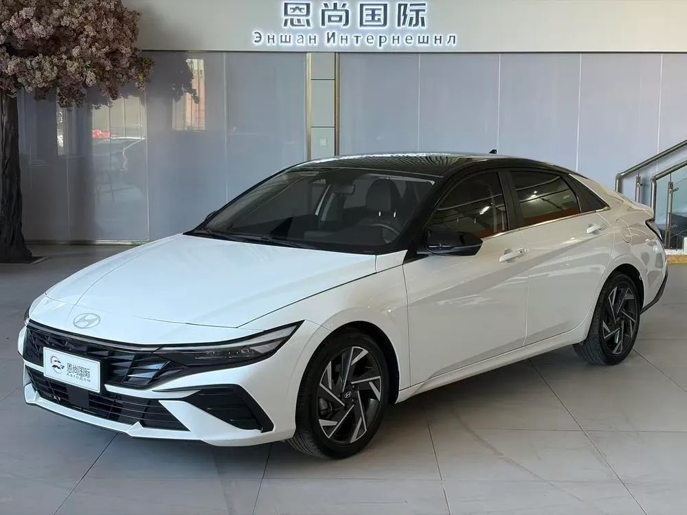 Hyundai Elantra 1.5L CVT LUX Premium Edition, 2023 — фото 1