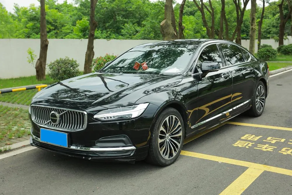 Volvo S90 B5 Luxury Edition, 2023 — фото 1