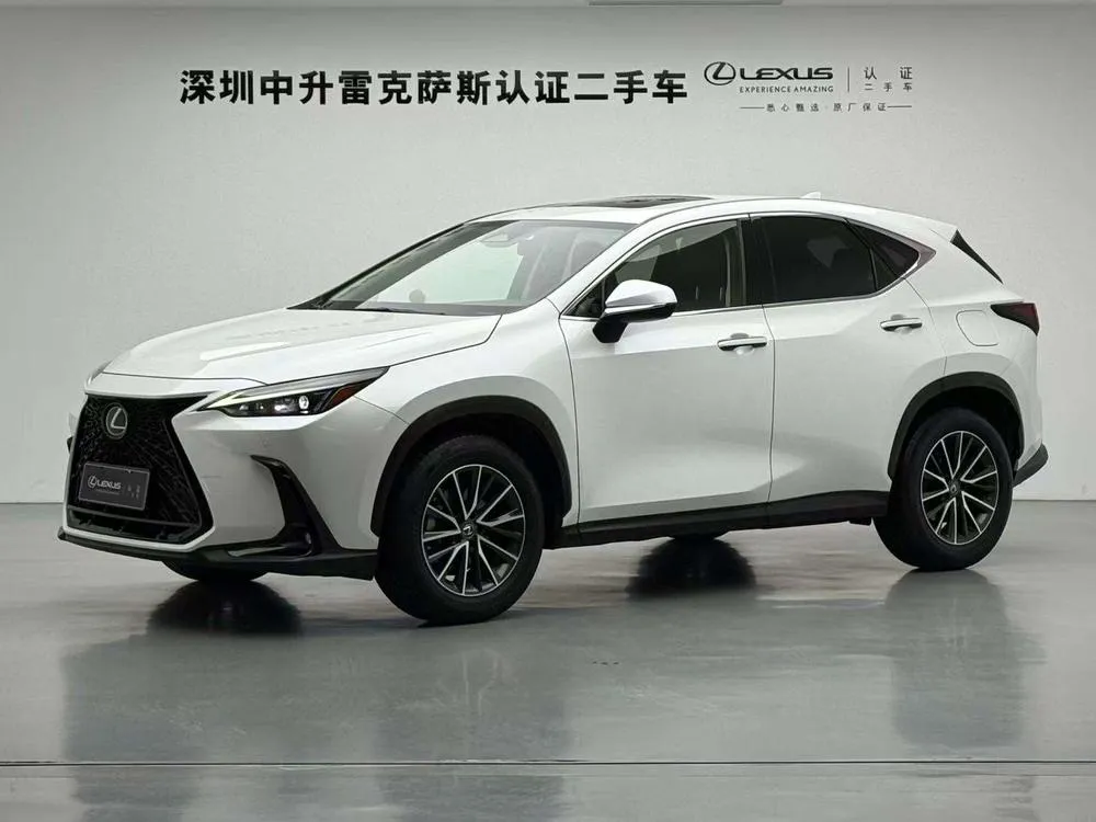Lexus NX, 2022