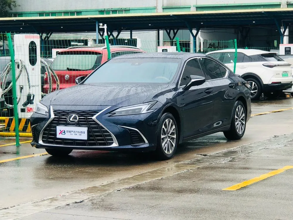 Lexus ES, 2025