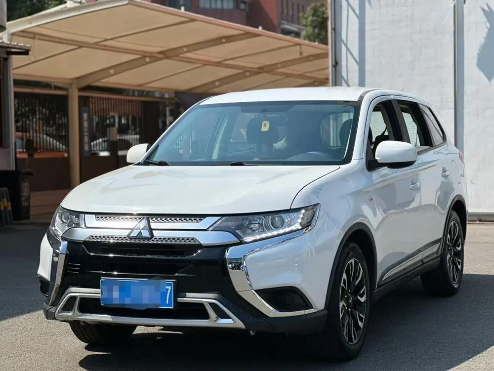 Mitsubishi Outlander 2.0L 2WD Smooth Edition 5 Seater, 2020 — фото 1