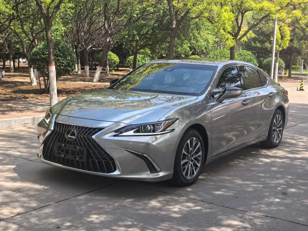 Lexus ES 300h Edition, 2022 — фото 1