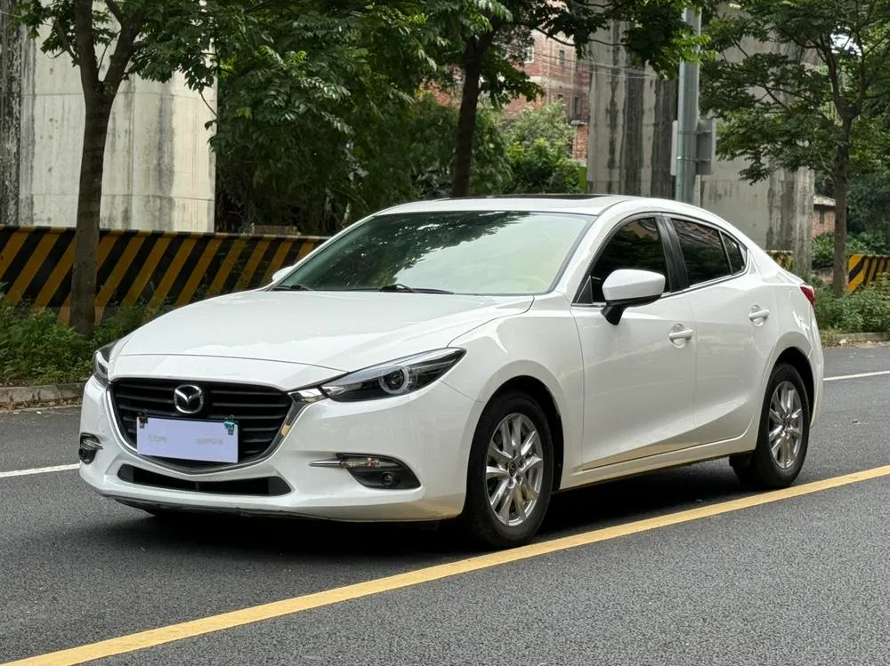 Mazda 3 Axela Edition Sedan 1.5L Auto Luxury Version CN5, 2019 — фото 1