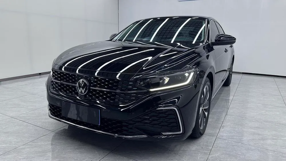 Volkswagen Passat рестайлинг 280TSI Starry Элит, 2023 — фото 1