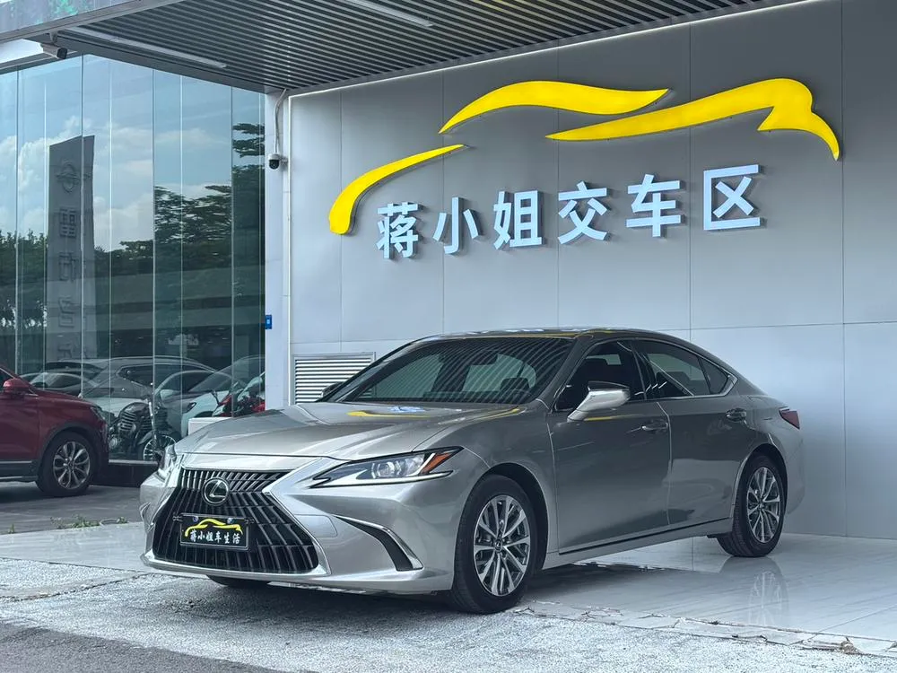 Lexus ES, 2022