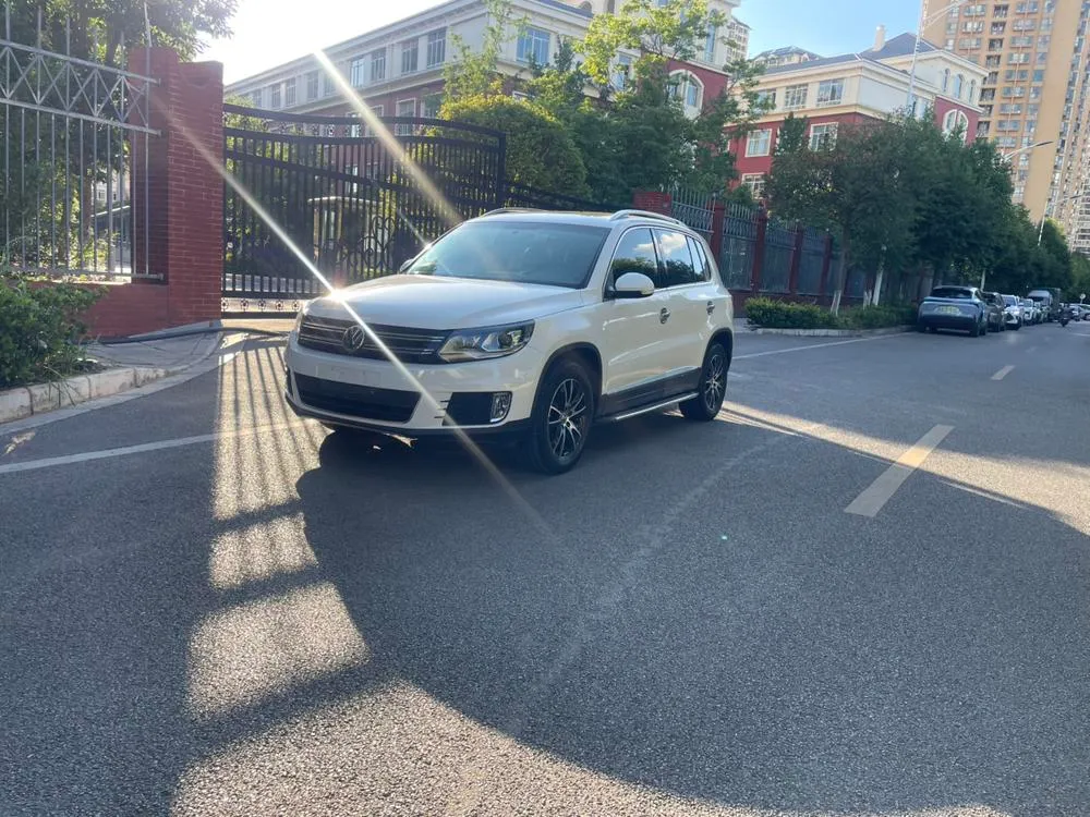 Volkswagen Tiguan 1.8TSI Auto 4WD Luxury Version, 2015 — фото 1