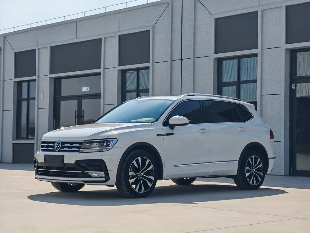 Volkswagen Tiguan L 330TSI Auto 2WD R-Line Edition, 2021 — фото 1