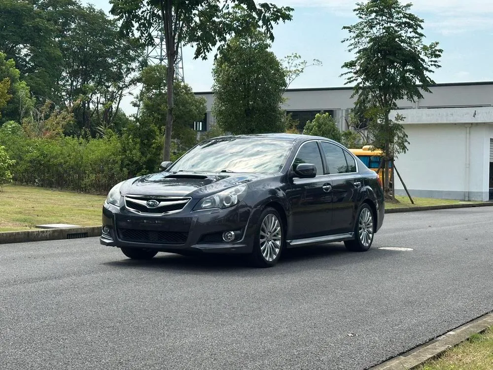 Subaru Legacy 2.5i Luxury Edition, 2010 — фото 1