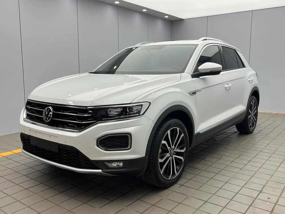 Volkswagen T-Roc 280TSI DSG 2WD PLUS, 2022 — фото 1