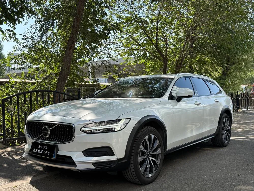 Volvo V90, 2025
