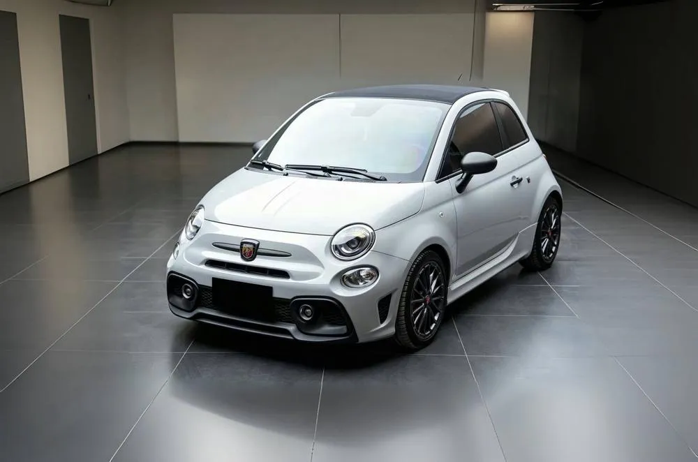 Abarth 695, 2022