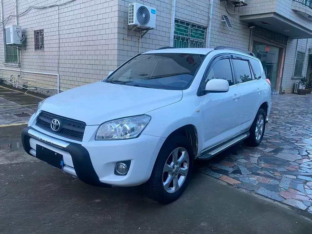Toyota RAV4, 2011