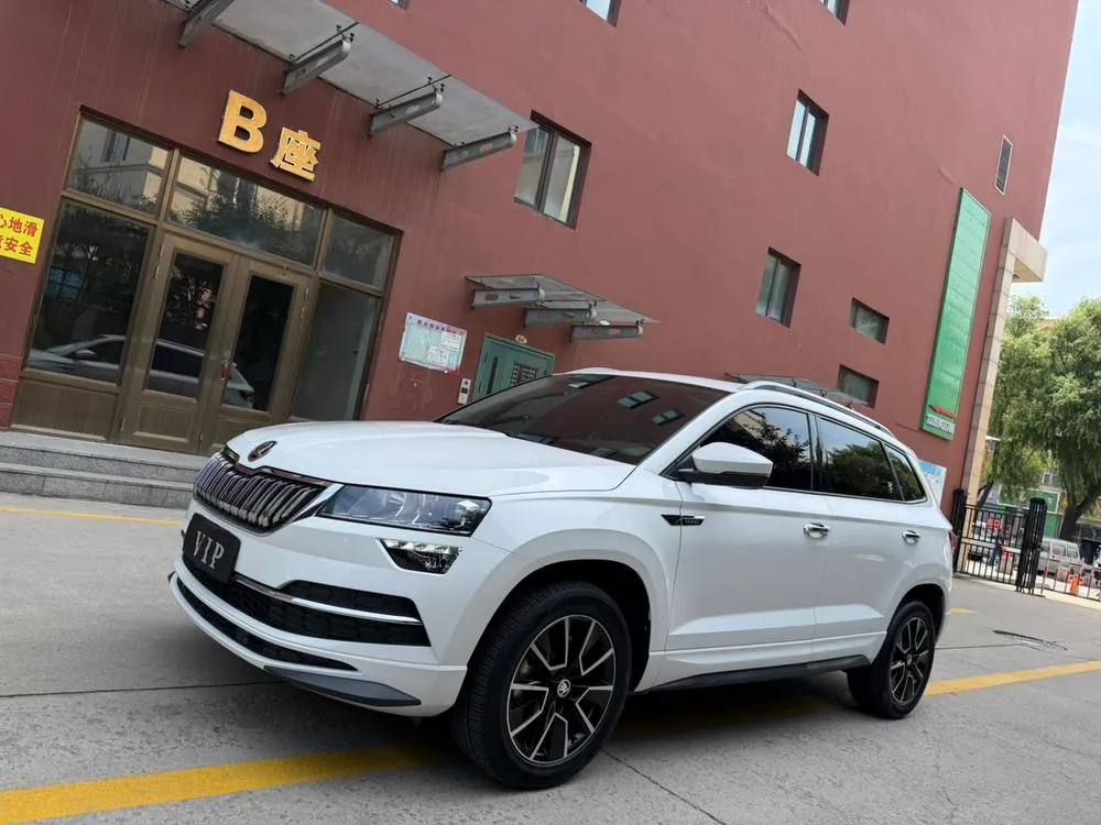 Skoda Karoq TSI280 Prestige Edition, 2022 — фото 1