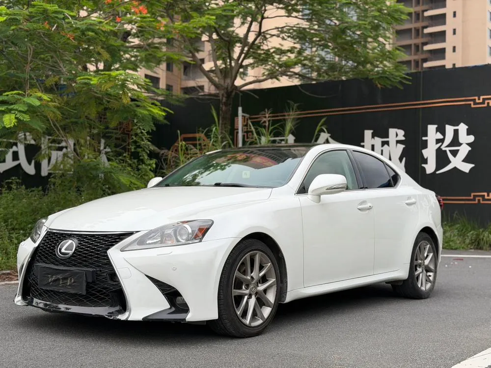 Lexus IS, 2011