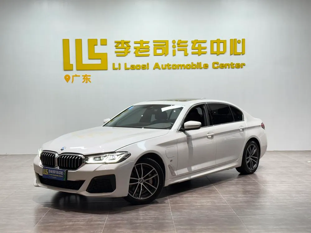 BMW 5-Series PHEV Facelift 535Le M Sport, 2022 — фото 1
