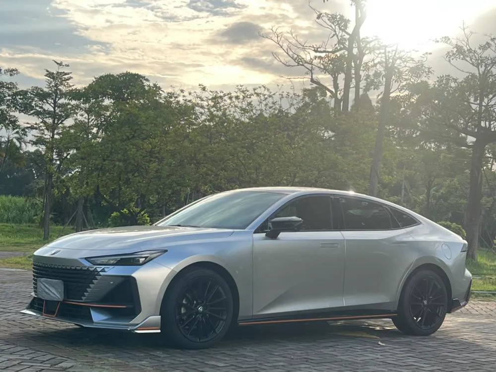 Changan UNI-V 1.5T Sport Edition, 2023 — фото 1