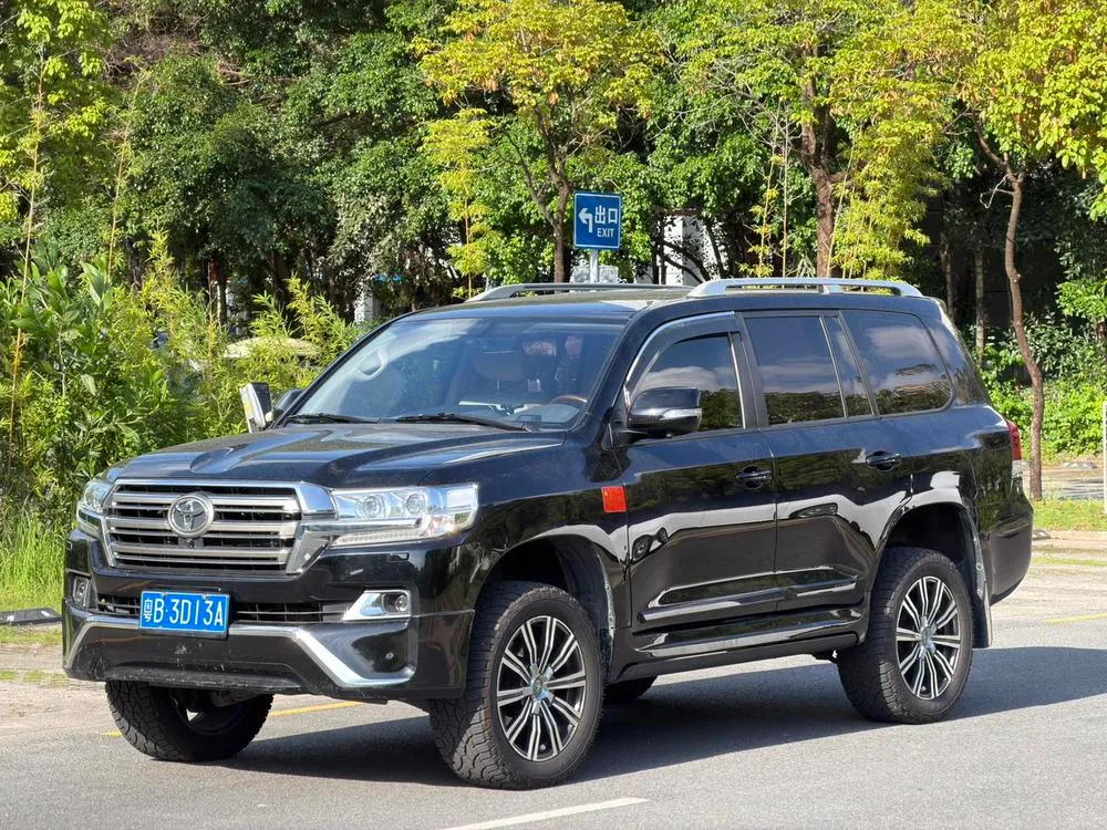 Toyota Land Cruiser (Import) 4.0L Edition, 2018 — фото 1