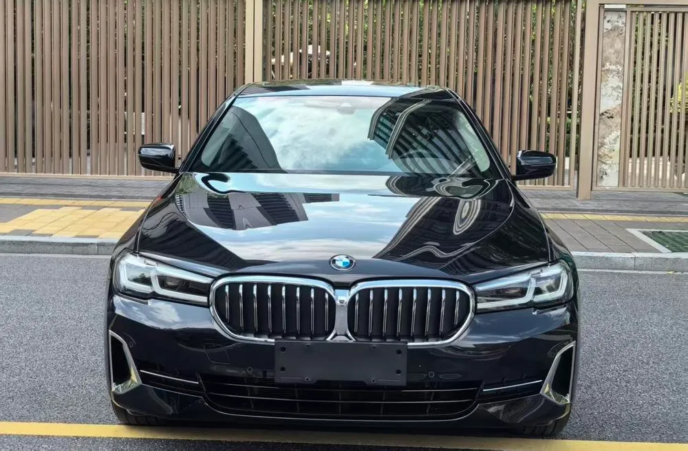 BMW 5-Series, 2022