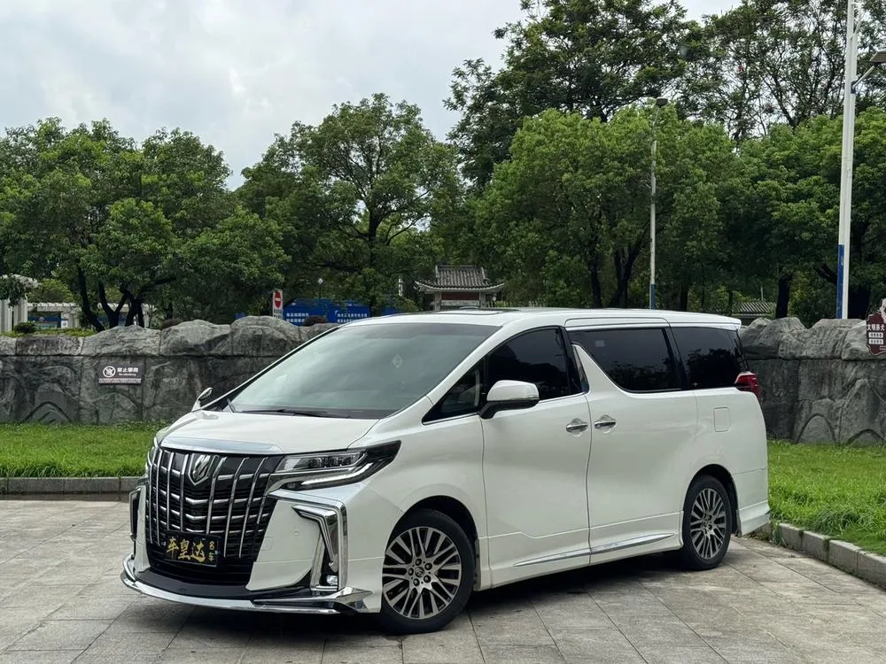 Toyota Alphard, 2015