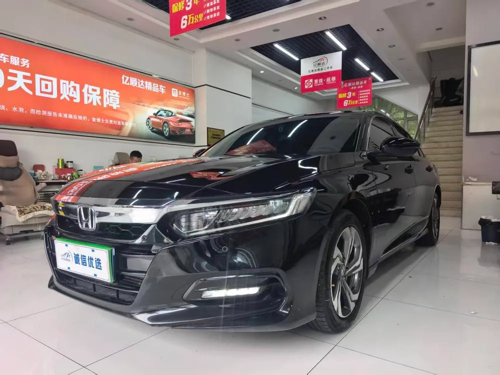 Honda Accord 260TURBO Premium Edition CN5, 2018 — фото 1