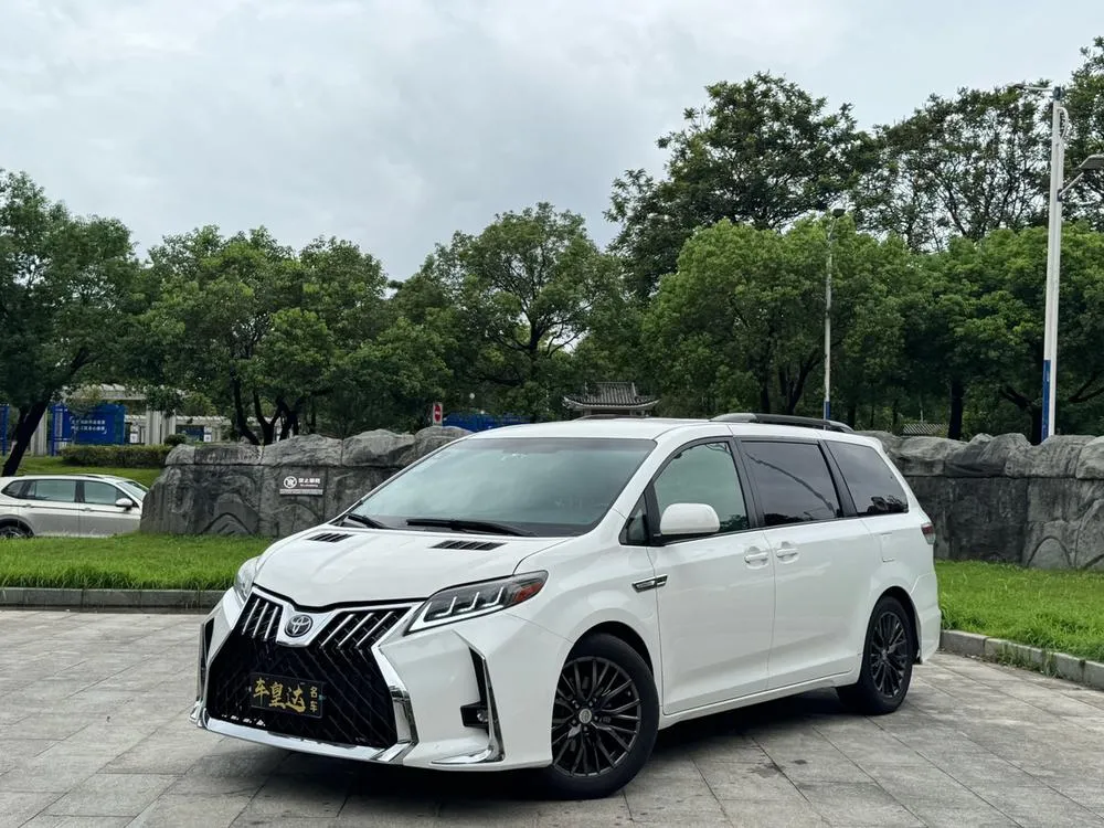 Toyota Sienna 3.5L Auto FWD 7 Seater Parallel Import, 2015 — фото 1