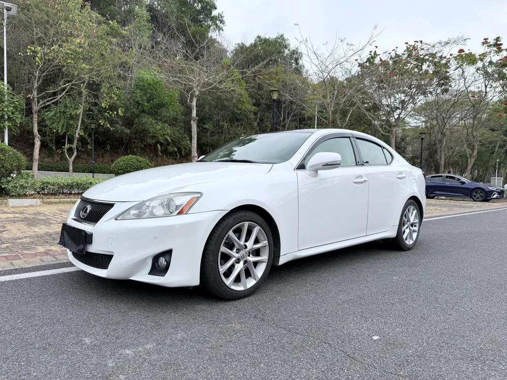 Lexus IS, 2011