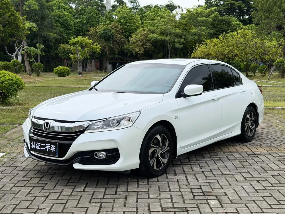 Honda Accord 2.0L Comfort Edition, 2016 — фото 1