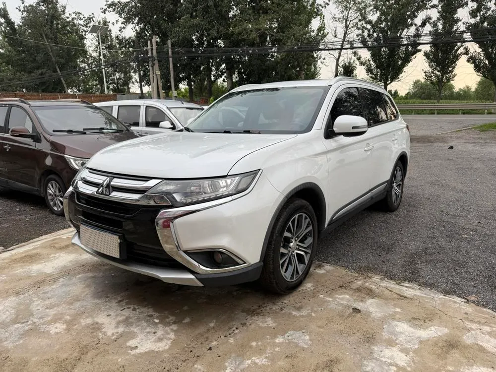 Mitsubishi Outlander 2.0L 2WD Glory Edition 5 Seater, 2018 — фото 1