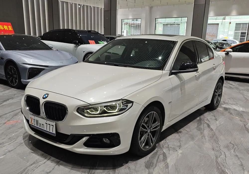 BMW 1-Series 118i Sport Version, 2017 — фото 1