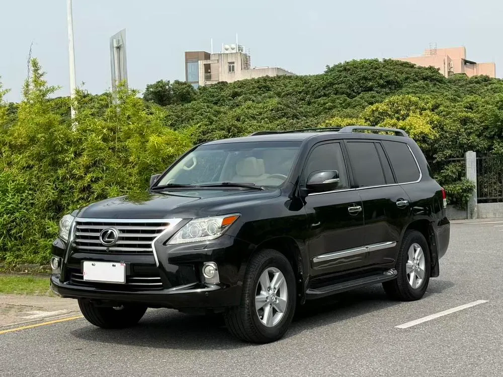 Lexus LX, 2013