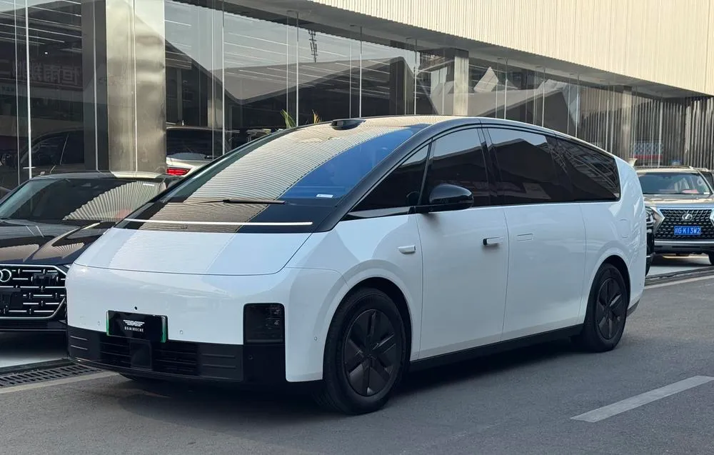 Li Auto MEGA, 2025
