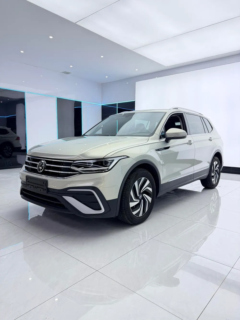 Volkswagen Tiguan L 330TSI Auto 2WD Smart Edition, 2022 — фото 1