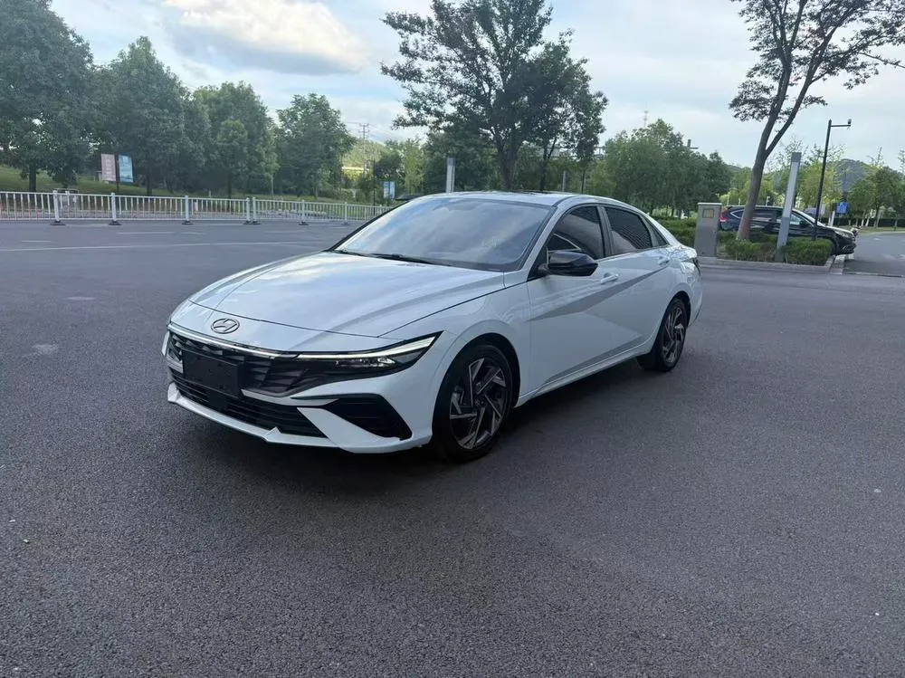 Hyundai Elantra, 2023