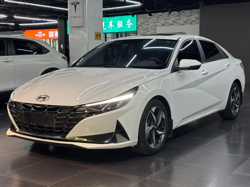 Hyundai Elantra, 2022