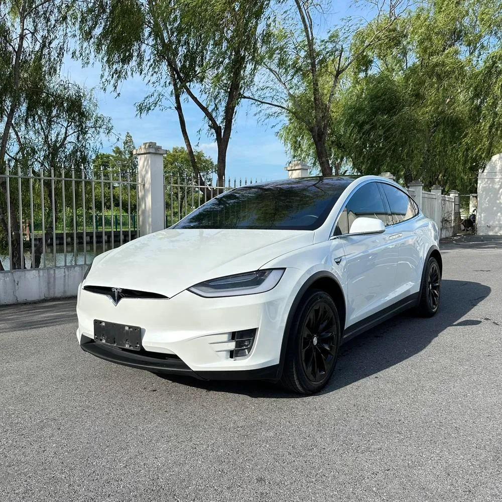 Tesla Model X, 2017